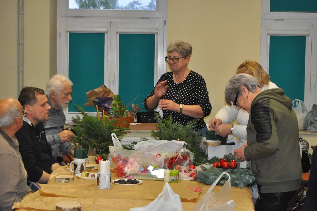 Klub Seniora ,, Natura" pod okiem pani Elizy tworzy własne arcydzieła