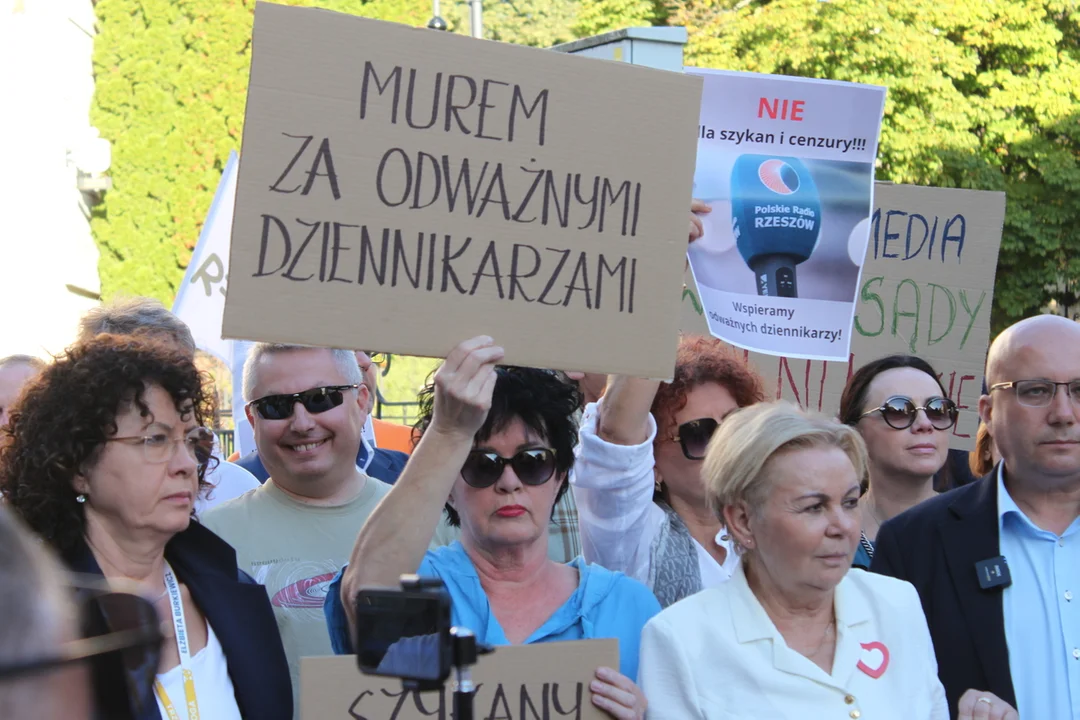 "Wolne Media!". Protest pod Polskim Radiem Rzeszów