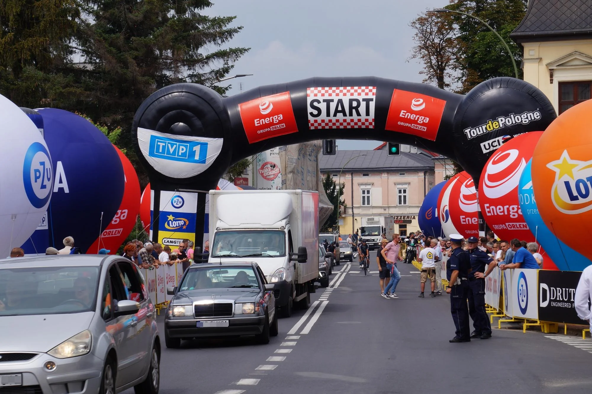 Honorowy start Tour de Pologne w Lesku