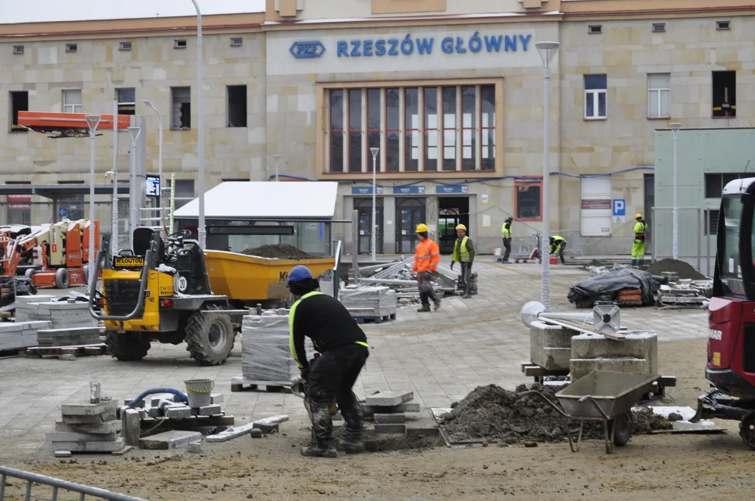 Postępują prace przy budowie nowego dworca PKP w Rzeszowie