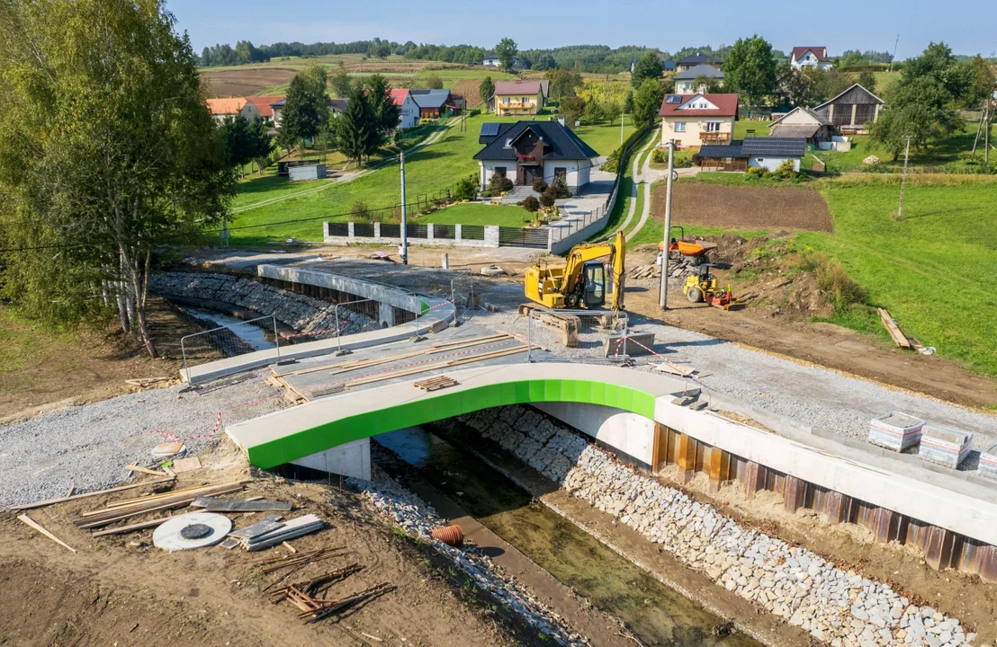 Budowa mostu na potoku Niedźwiadka w gminie Ropczyce