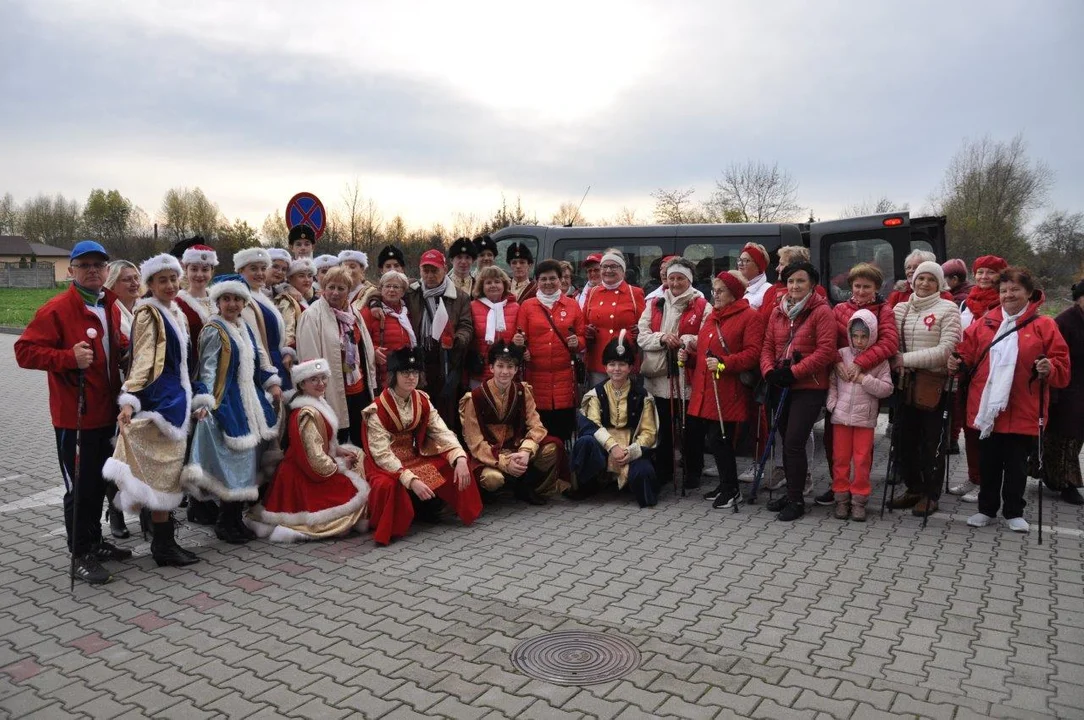 Przemarsz nordic walking przez Kolbuszową z okazji Dnia Niepodległości