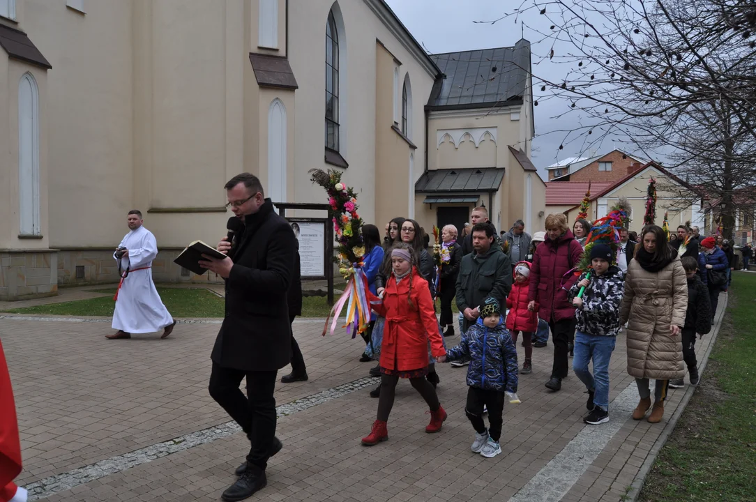 Parafianie w Przecławiu świętowali z pięknymi palmami własnego wykonania