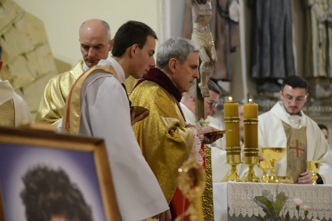 Relikwie bł. Carlo Acutisa, jednego z patronów Światowych Dni Młodzieży, w Parafii Św. Barbary w Tarnobrzegu
