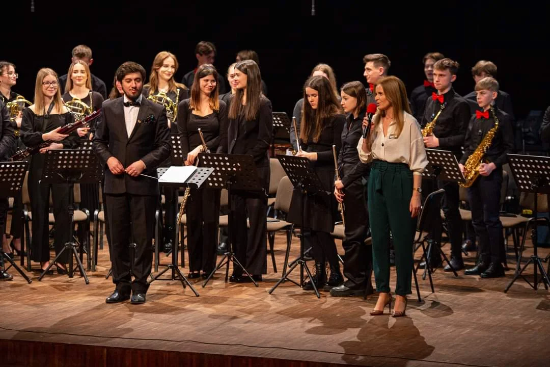 Mielecka Młodzieżowa Orkiestra Dęta wystąpiła w Nowej Dębie [ZDJĘCIA] - Zdjęcie główne