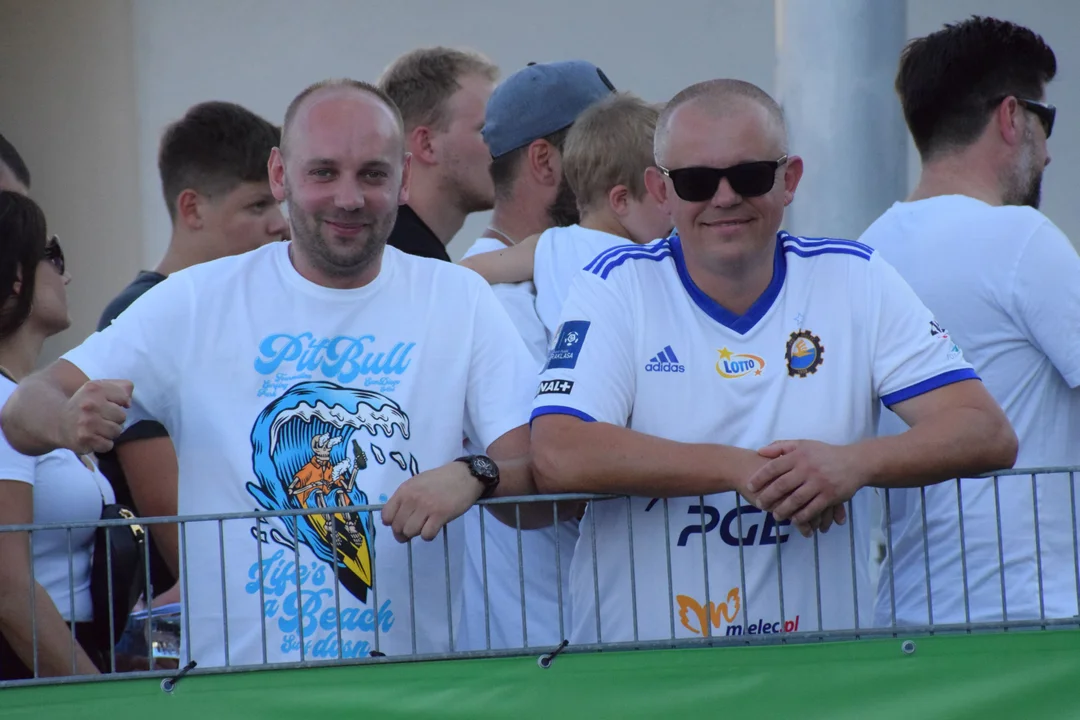 Biało-niebiesko na Solskiego! Zobaczcie zdjęcia kibiców przed meczem [ZDJĘCIA, VIDEO] - Zdjęcie główne