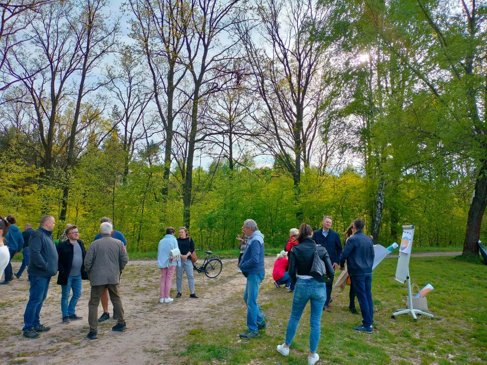 Wizja lokalna z mieszkańcami na terenie Stawów Cyranowskich