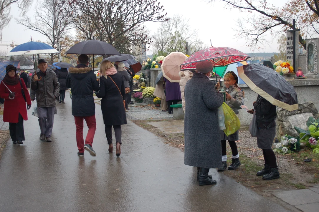 Wszystkich Świętych na archiwalnych zdjęciach