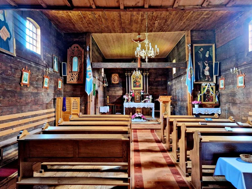 Wnętrze cerkwi w Żłobku