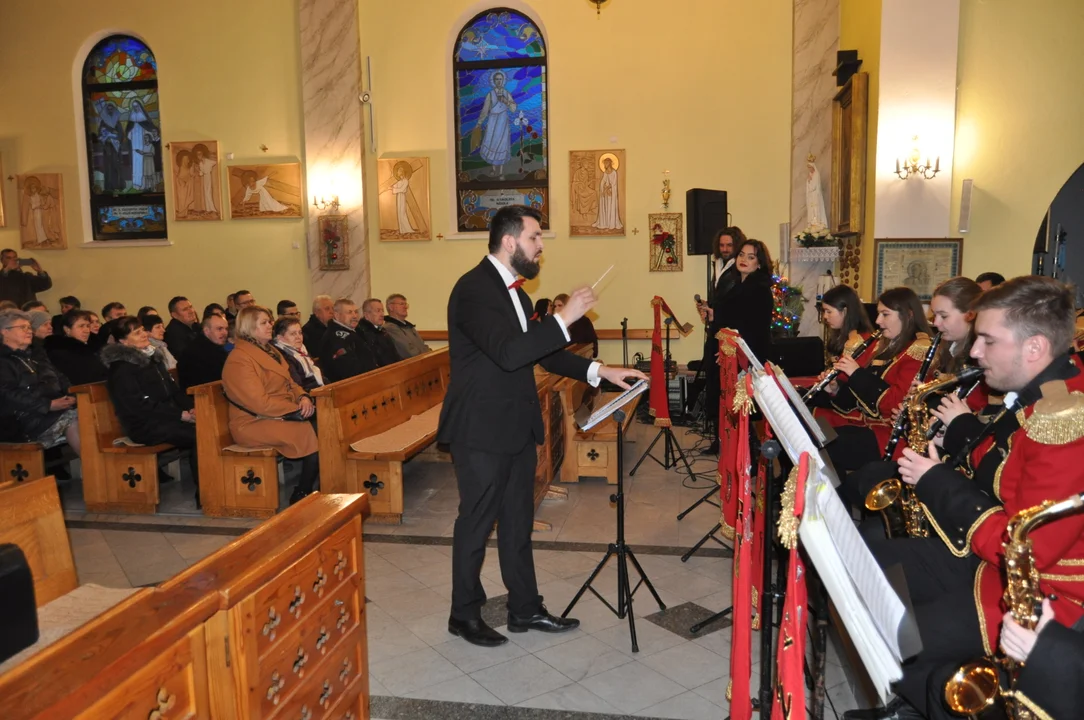 Koncert kolęd Orkiestry Dętej Dobrynin w kościele w Dobryninie