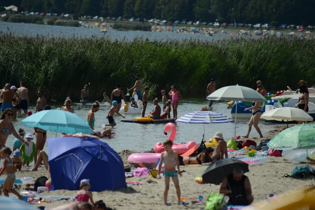 Tłumy nad Jeziorem Tarnobrzeskim - zobacz zdjęcia z sobotniego plażowania