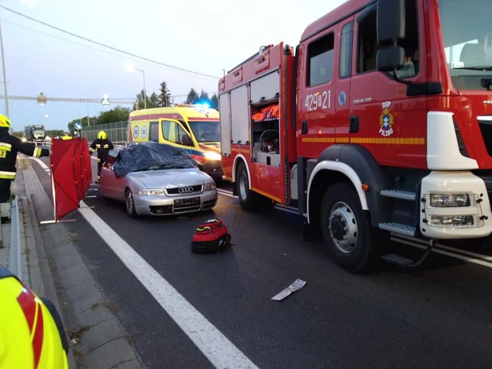 Tragiczny wypadek w Pilźnie. Nie żyje mężczyzna potrącony na przejściu dla pieszych [ZDJĘCIA] - Zdjęcie główne