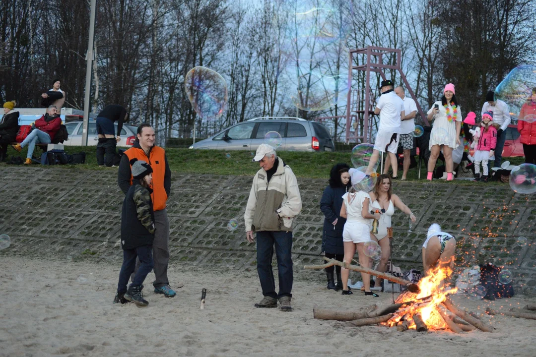 "Jezioro Aniołów" w Tarnobrzegu. Szampańska zabawa w Jeziorze Tarnobrzeskim