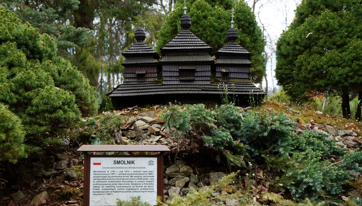 Centrum Kultury Ekumenicznej w Myczkowcach. Znajdziemy tu 140 miniatur drewnianych obiektów sakralnych [ZDJĘCIA, WIDEO] - Zdjęcie główne