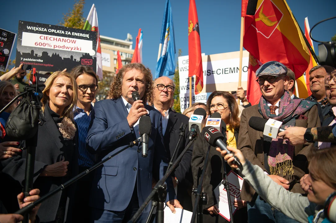 Konrad Fijołek na proteście samorządowców w Warszawie