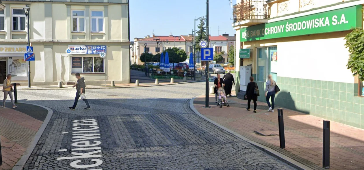 Mieszkańcy Mielca na zakupach, spacerze, w pracy i drodze ze szkoły uchwyceni przez kamery Google Street View