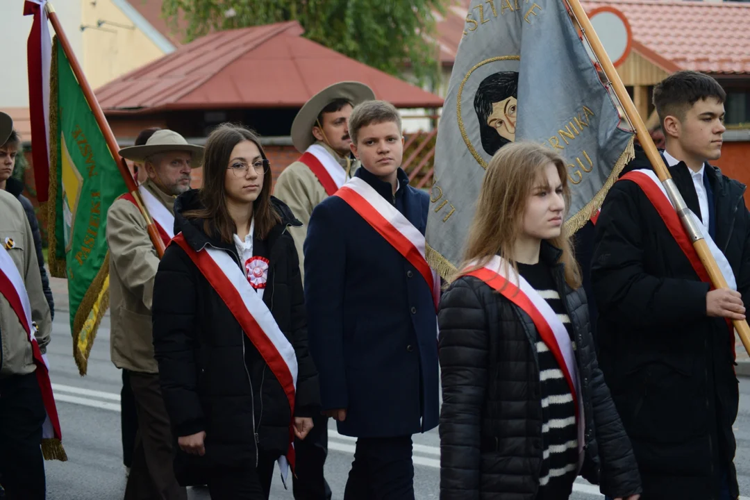 Narodowe Święto Niepodległości w Tarnobrzegu. Uroczystości przy pomniku Marszałka Józefa Piłsudskiego. - 104 lata temu narodziła się nowoczesna Polska - mówi prezydent miasta Dariusz Bożek [ZDJĘCIA - CZĘŚĆ 1]