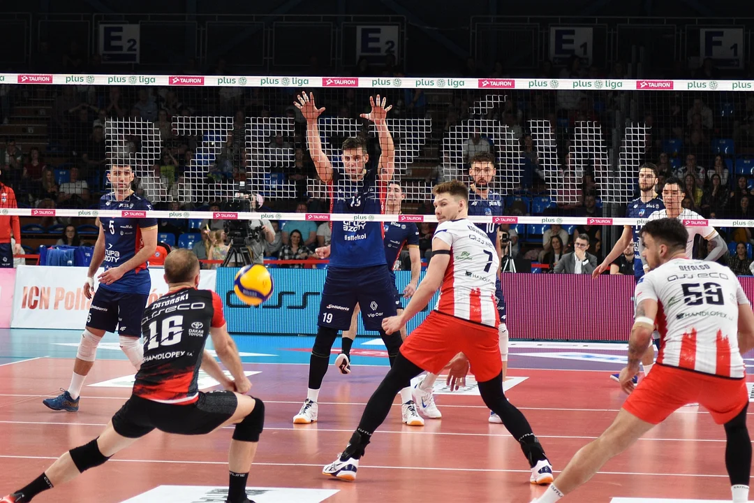 Pierwszy półfinałowy mecz siatkarskiej PlusLigi: Asseco Resovia Rzeszów - Grupa Azoty ZAKSA Kędzierzyn-Koźle (2:3)