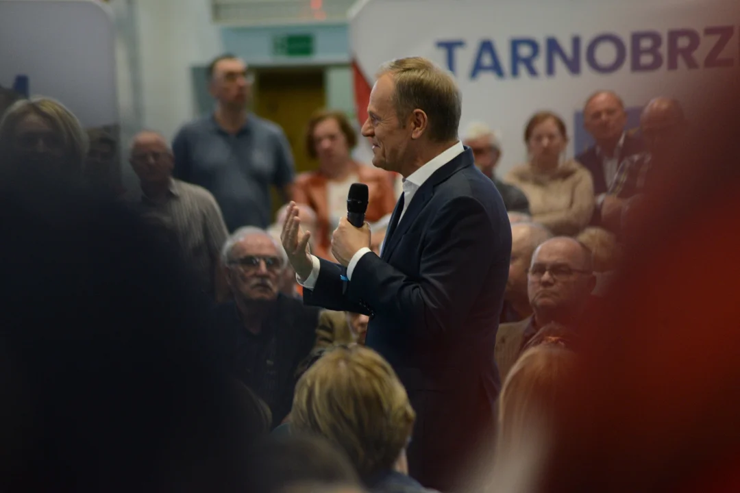 Donald Tusk w Tarnobrzegu. Tłumy mieszkańców na spotkaniu
