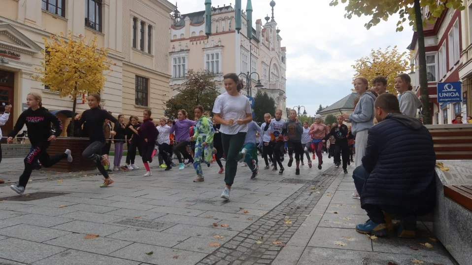 Biegi młodzieżowe 2022 w Rzeszowie. Mnóstwo uczestników [ZDJĘCIA, WIDEO]