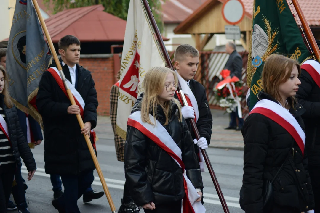 Narodowe Święto Niepodległości w Tarnobrzegu. Uroczystości przy pomniku Marszałka Józefa Piłsudskiego. - 104 lata temu narodziła się nowoczesna Polska - mówi prezydent miasta Dariusz Bożek [ZDJĘCIA - CZĘŚĆ 1]