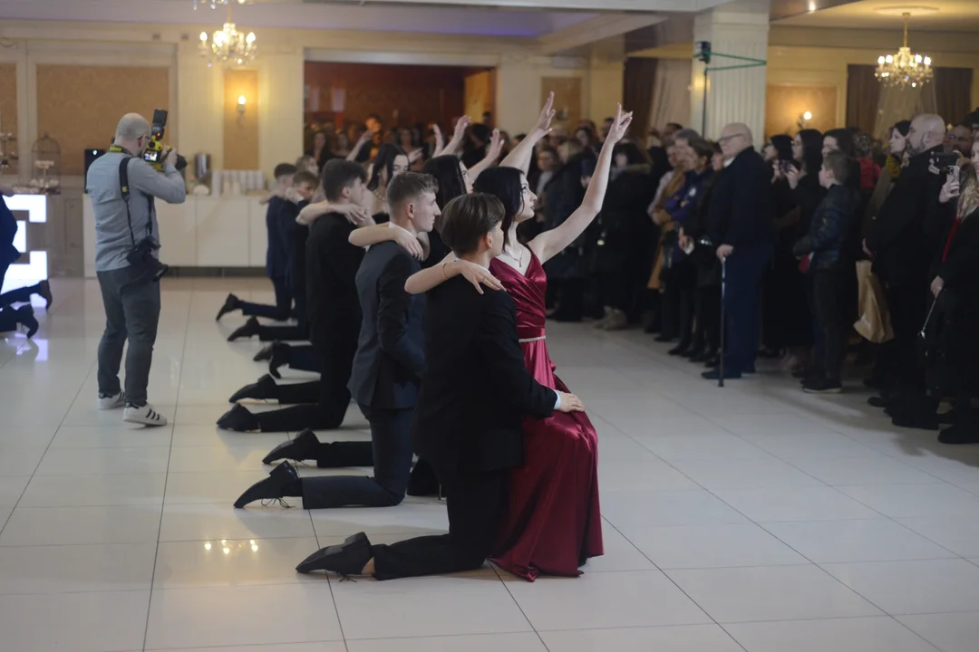 Studniówka Zespołu Szkół numer 1 im. ks. kardynała Stefana Wyszyńskiego w Tarnobrzegu - część 2