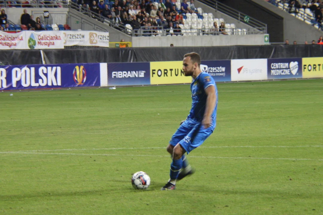 Puchar Polski: Zdecydowały karne. Stal Rzeszów przegrywa w Pucharze Polski z ekstraklasową Koroną Kielce (3-3, 7-8 rz.k)