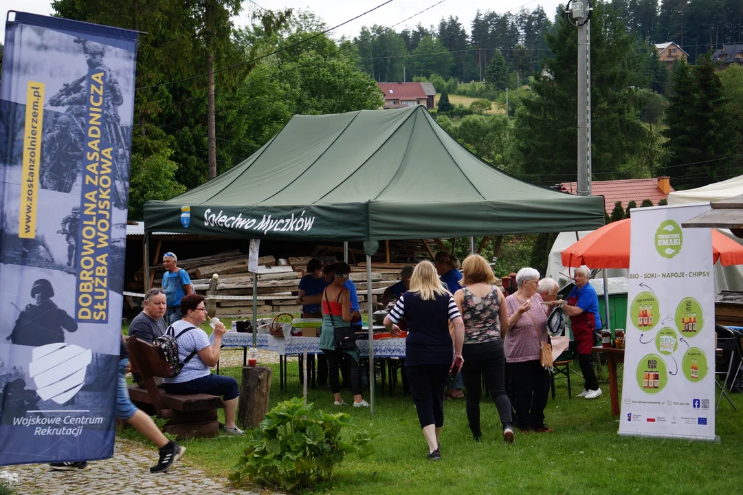 Wiejski Ryneczek w Myczkowie. Lokalne produkty, zdrowa żywność i bieszczadzkie rękodzieło [ZDJĘCIA] - Zdjęcie główne