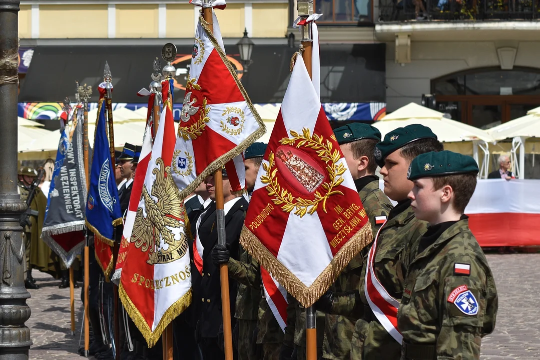 Obchody Dnia Flagi Rzeczypospolitej Polskiej na Rynku w Rzeszowie