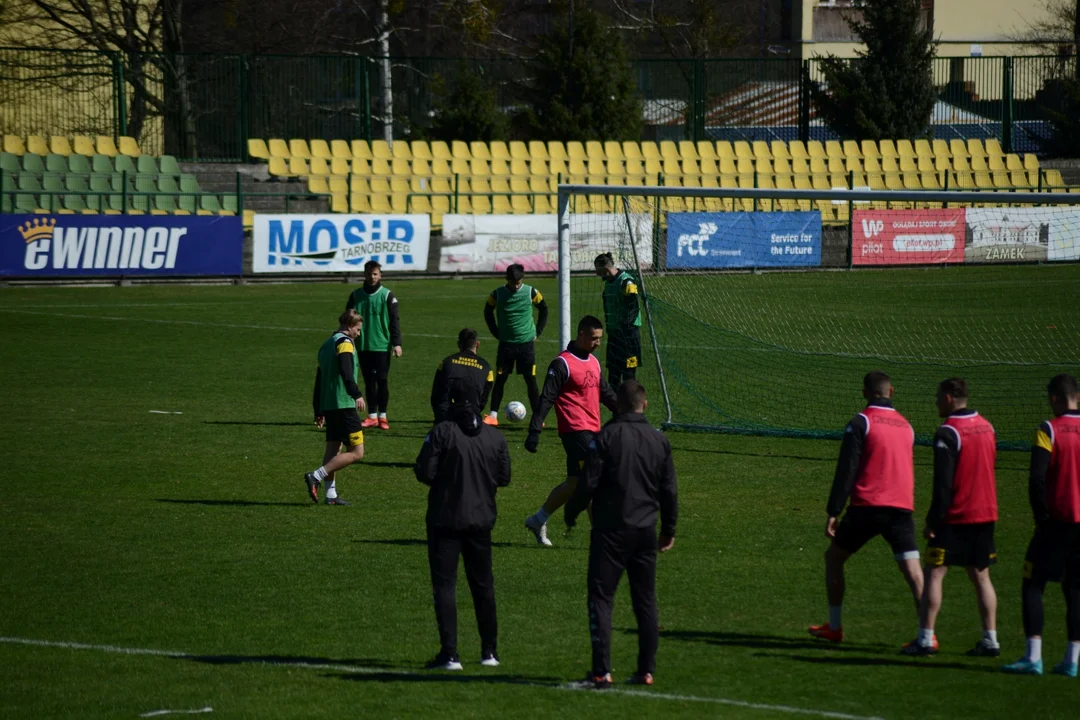 Trening piłkarzy Siarki Tarnobrzeg przed meczem z Zagłębiem II Lubin