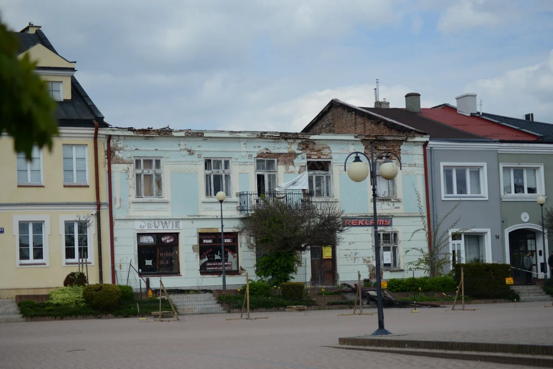 Zniszczona zabytkowa kamienica w centrum Tarnobrzega