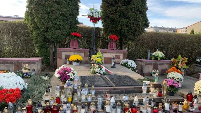 Miejsce Pamięci Narodowej na cmentarzu na Staroniwie