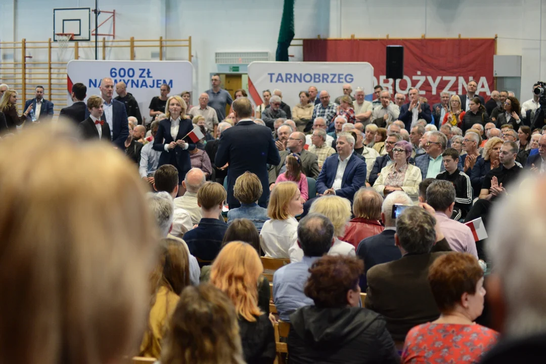 Donald Tusk w Tarnobrzegu. Tłumy mieszkańców na spotkaniu
