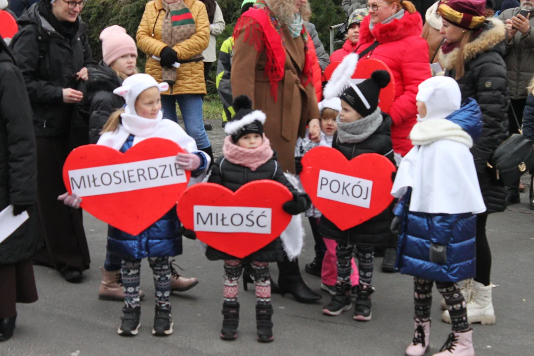 Orszak Trzech Króli w Rzeszowie. Kolęda pokoju z Zalesia do Katedry Rzeszowskiej