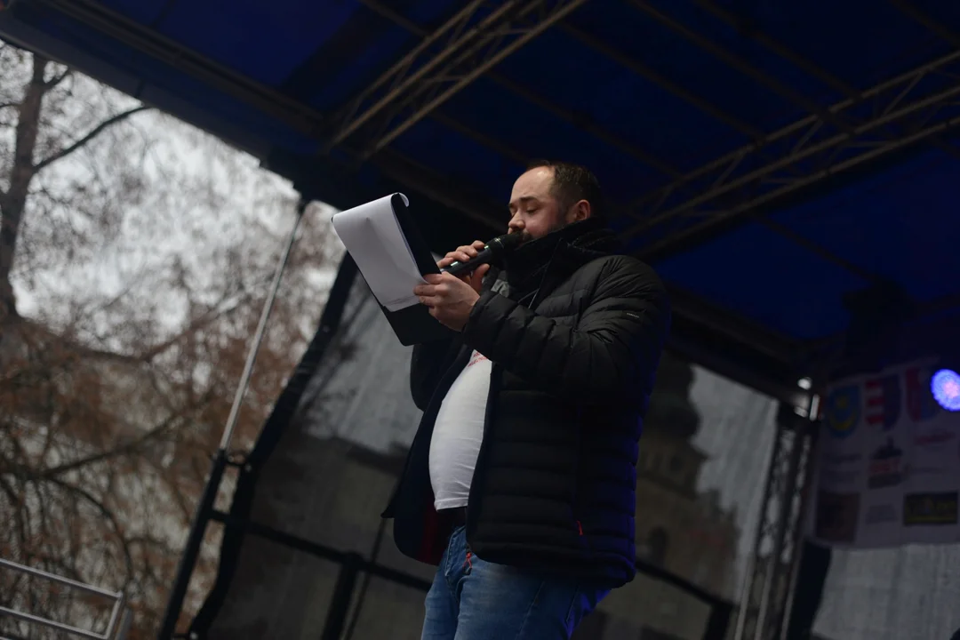 Rekord Polski dla Bartoszka Jędrasika chorego na SMA. W Tarnobrzegu zgromadziło się ponad 500 osób przebranych za króliki