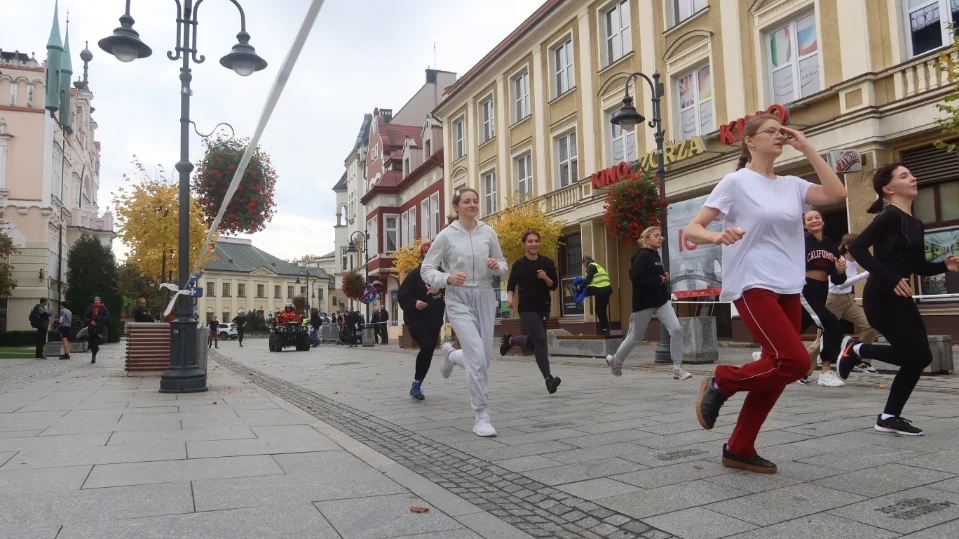 Biegi młodzieżowe 2022 w Rzeszowie. Mnóstwo uczestników [ZDJĘCIA, WIDEO]