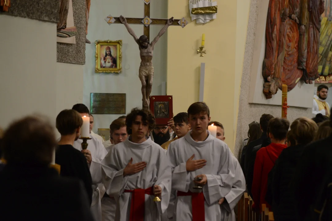 Relikwie bł. Carlo Acutisa, jednego z patronów Światowych Dni Młodzieży, w Parafii Św. Barbary w Tarnobrzegu