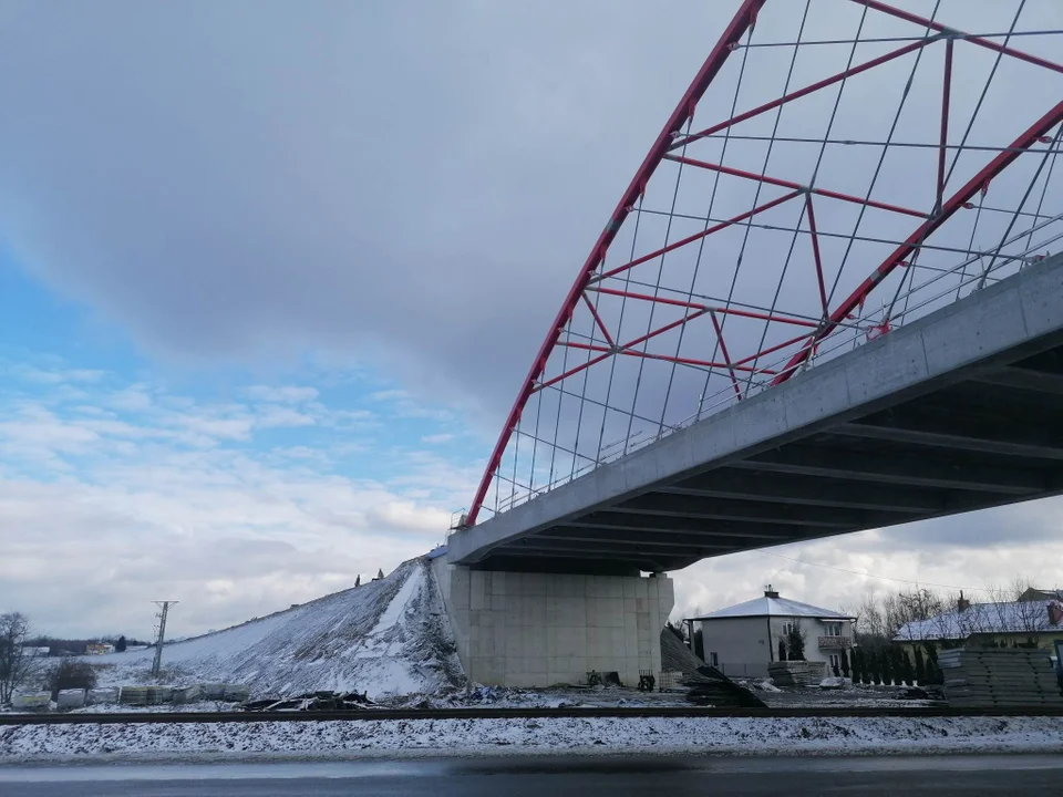 Budowa wiaduktu drogowego nad linią kolejową z Mielca do Padwi