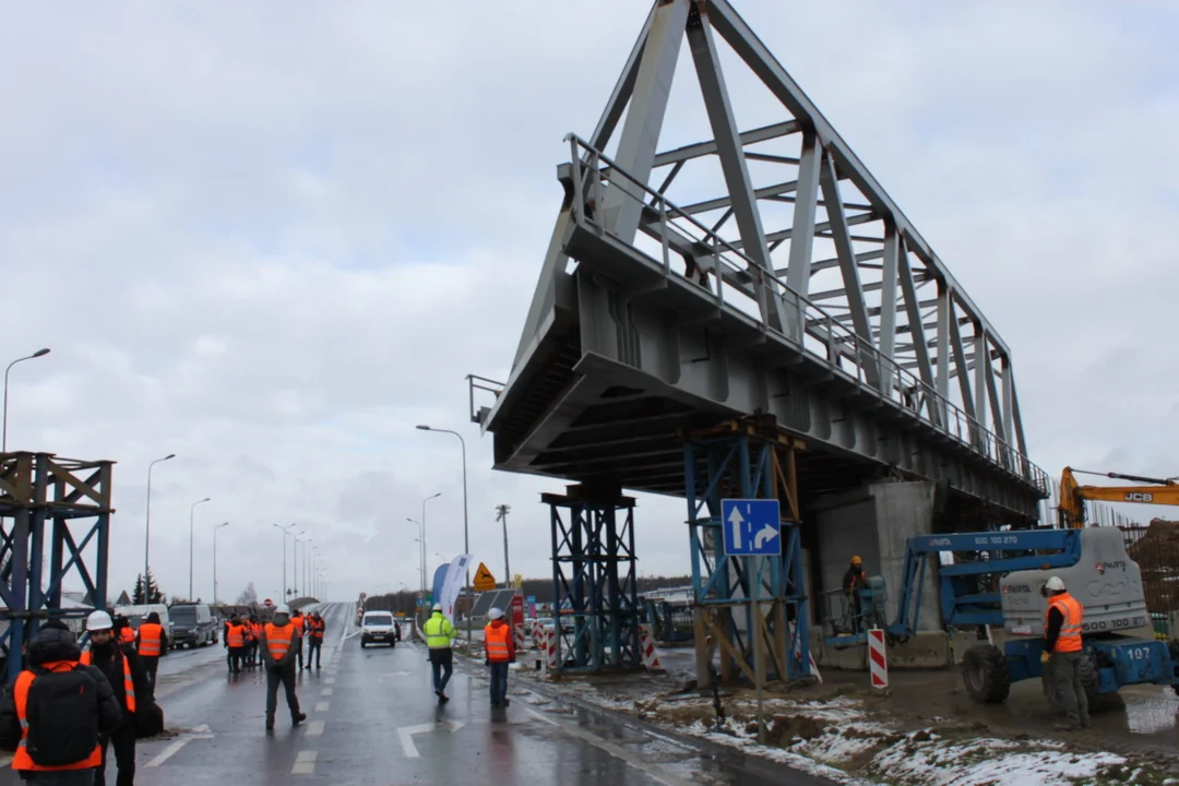 Budowa wiaduktu na drodze krajowej nr 9 Rzeszów - Warszawa. Połączenie kolejowe z Rzeszowa do Jasionki