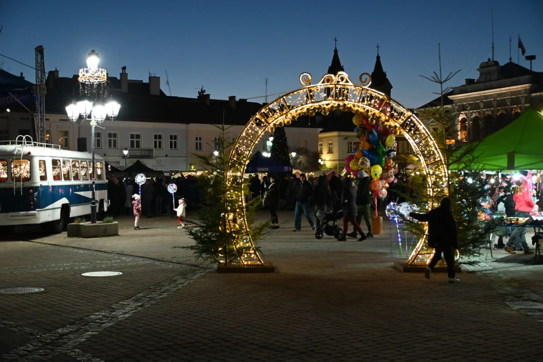 Otwarcie Jarmarku Bożonarodzeniowego na sanockim rynku