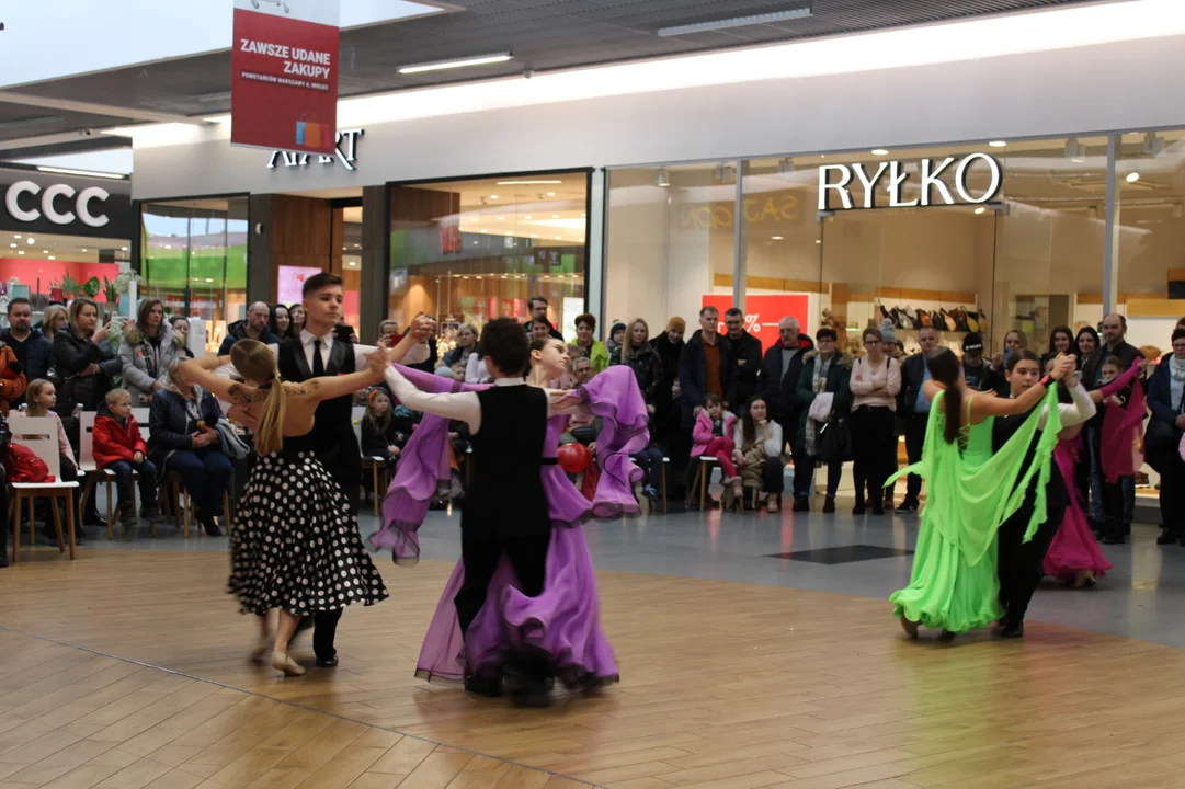 Występ tancerzy Centrum Tańca Gala podczas grania WOŚP