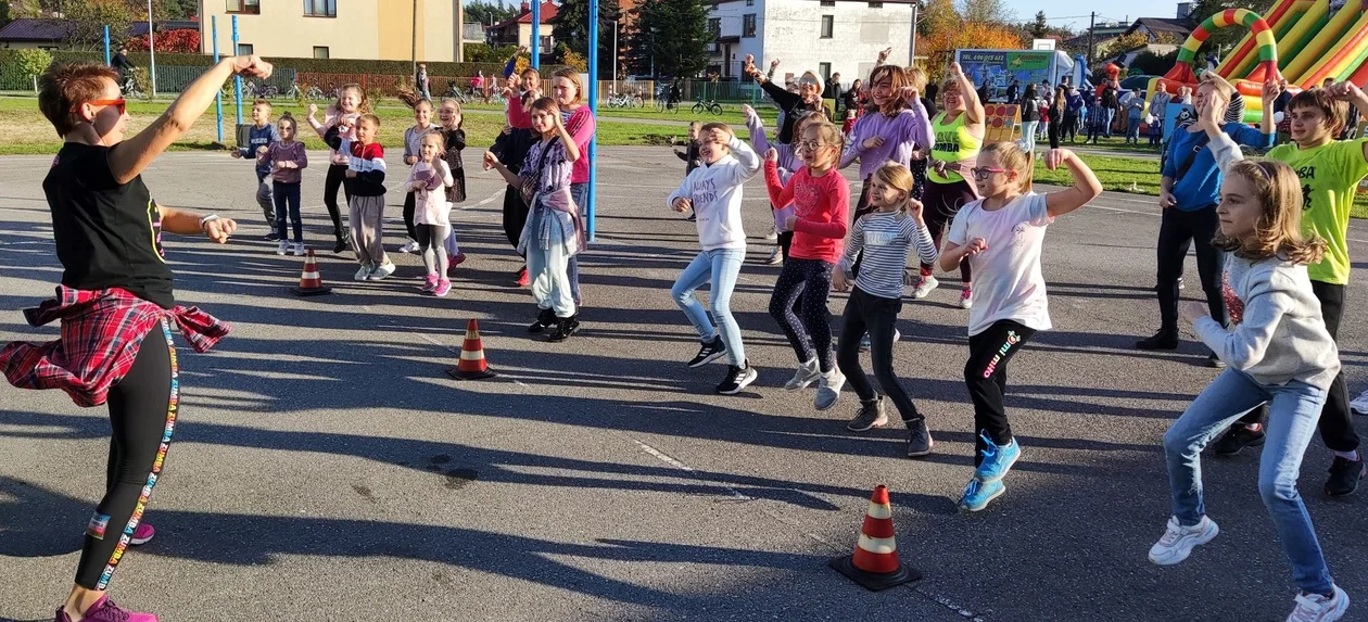 To była zabawa. Jesienny piknik na osiedlu Dziubków w Mielcu [ZDJĘCIA, WIDEO] - Zdjęcie główne