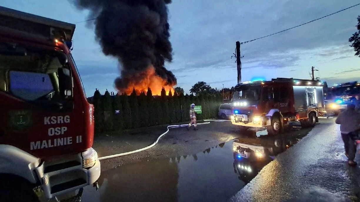 Ogromny pożar Autozłomu w Maliniu [ZDJĘCIA]