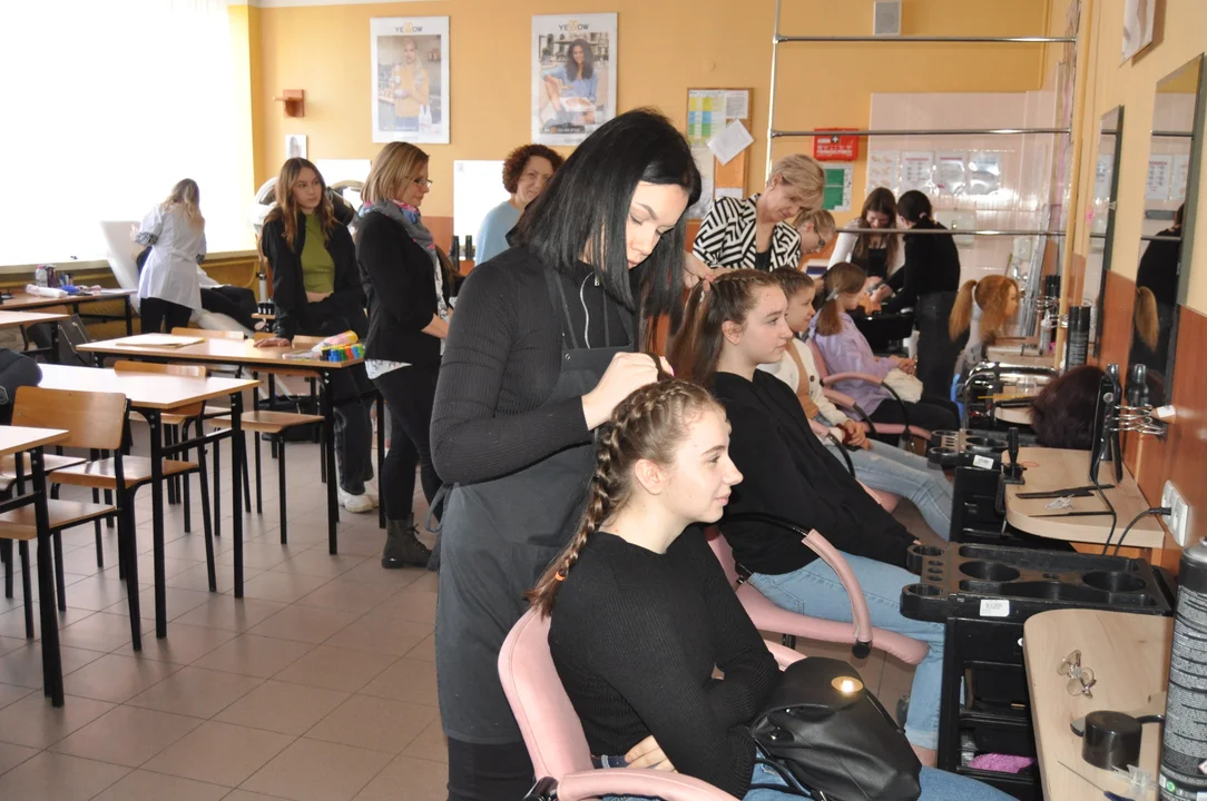 Zajęcia edukacyjne i praktyczne w ZS im. prof. J.Groszkowskiego w Mielcu