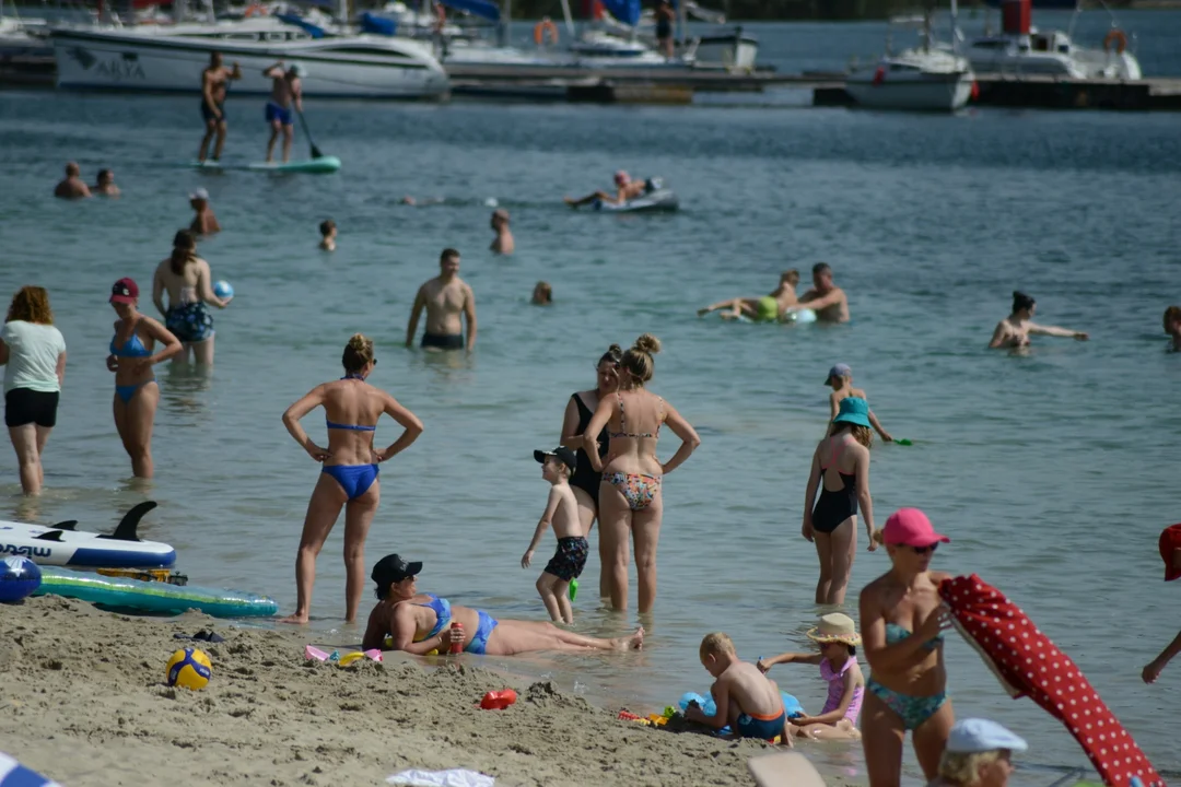 Tłumy nad Jeziorem Tarnobrzeskim - zobacz zdjęcia z sobotniego plażowania