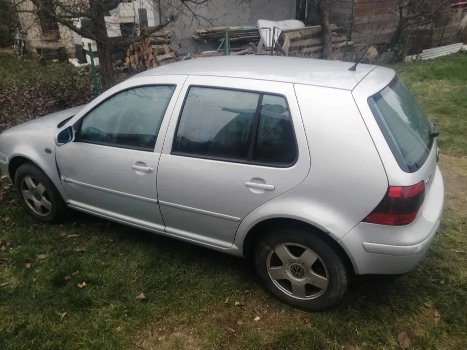 Golf 4, 2200 zł.