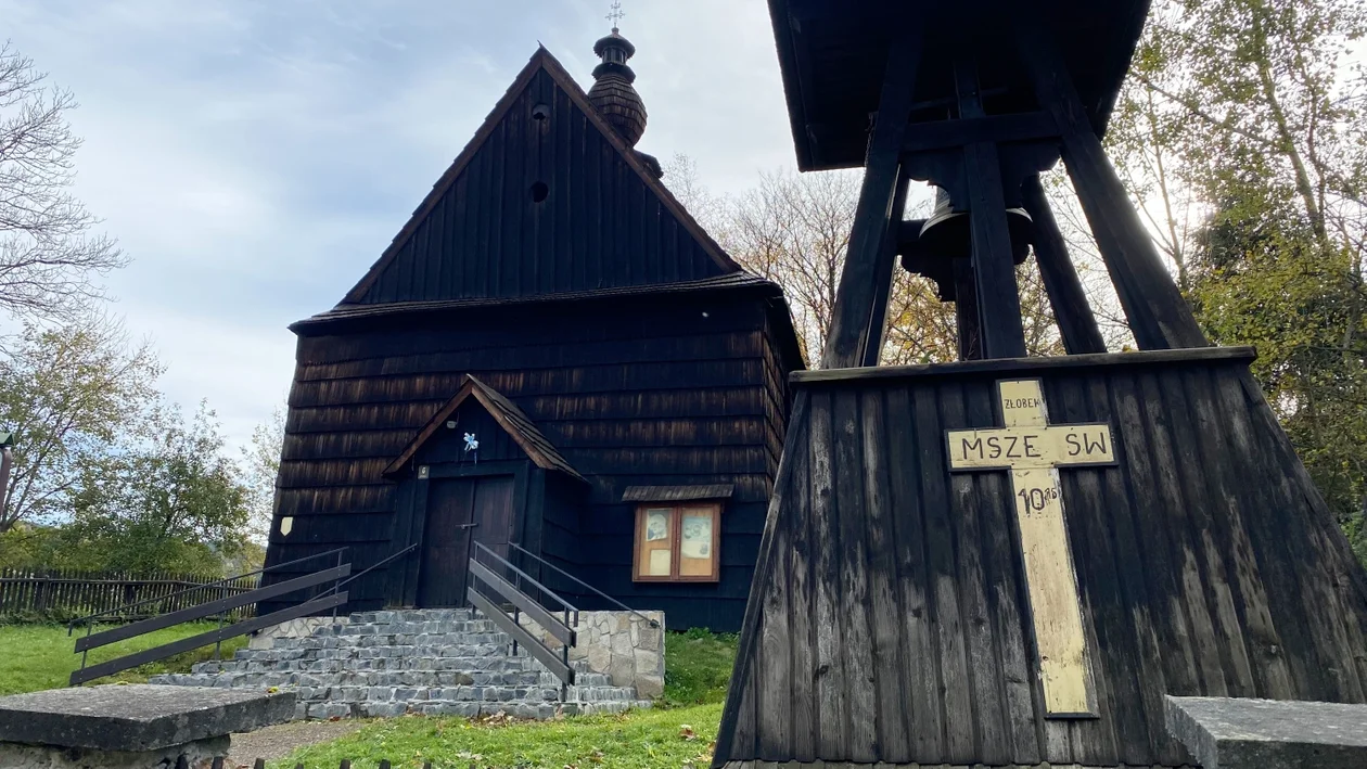 Cerkiew w Żłobku. To jedna ze świątyń w Bieszczadach znajdująca się mapie Szlaku Architektury Drewnianej [ZDJĘCIA, WIDEO] - Zdjęcie główne