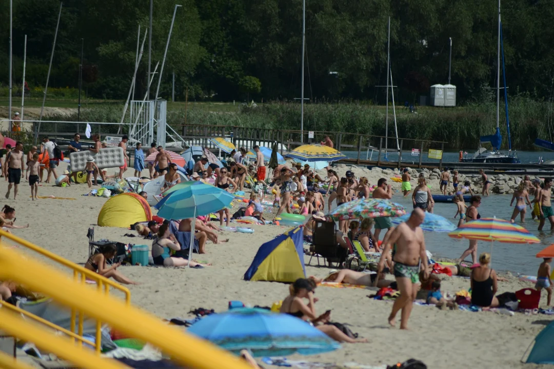 Tłumy nad Jeziorem Tarnobrzeskim - zobacz zdjęcia z sobotniego plażowania