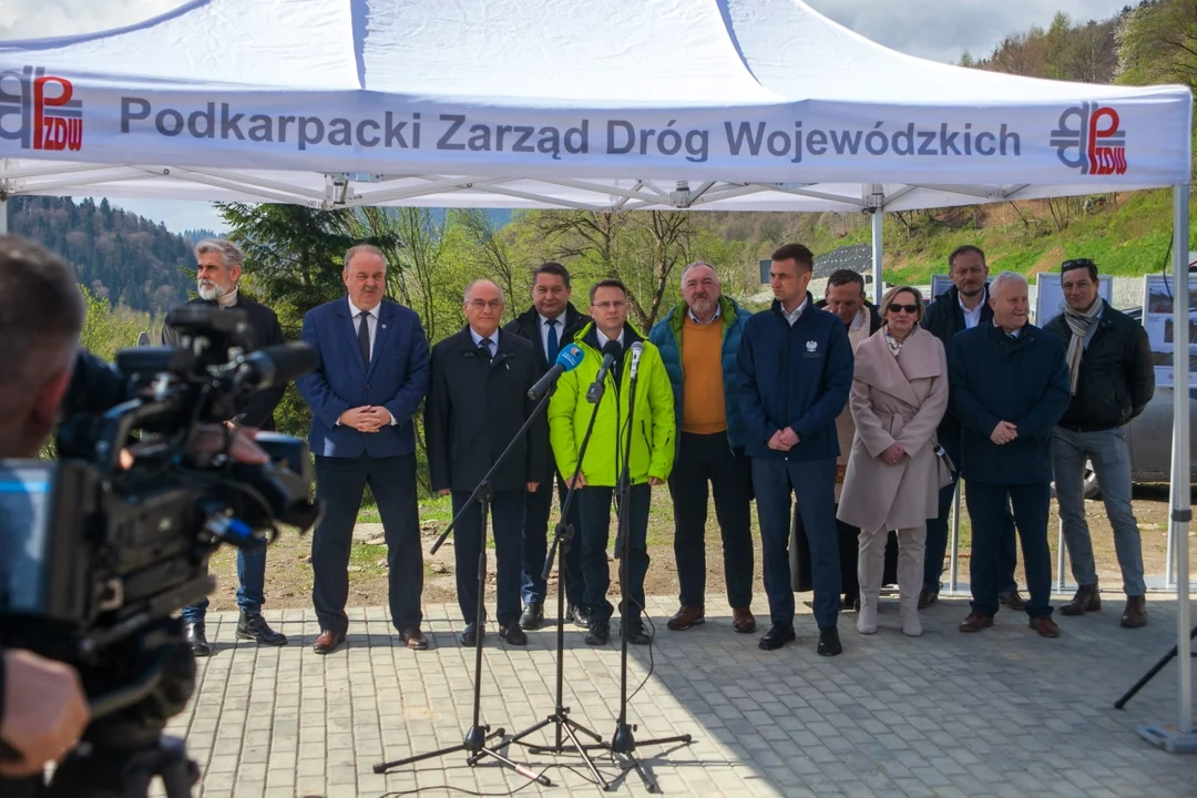 Zakończono oficjalnie prace przy zabezpieczaniu osuwiska w Wołkowyi