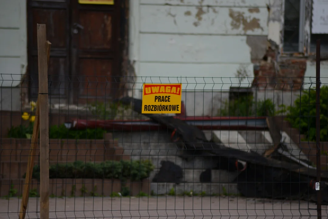 Zniszczona zabytkowa kamienica w centrum Tarnobrzega